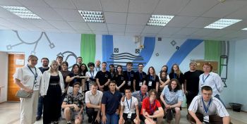 В новосибирском Академгородке прошла летняя школа, которая позволяет школьникам на неделю примерить на себя роль ученого