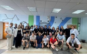 В новосибирском Академгородке прошла летняя школа, которая позволяет школьникам на неделю примерить на себя роль ученого