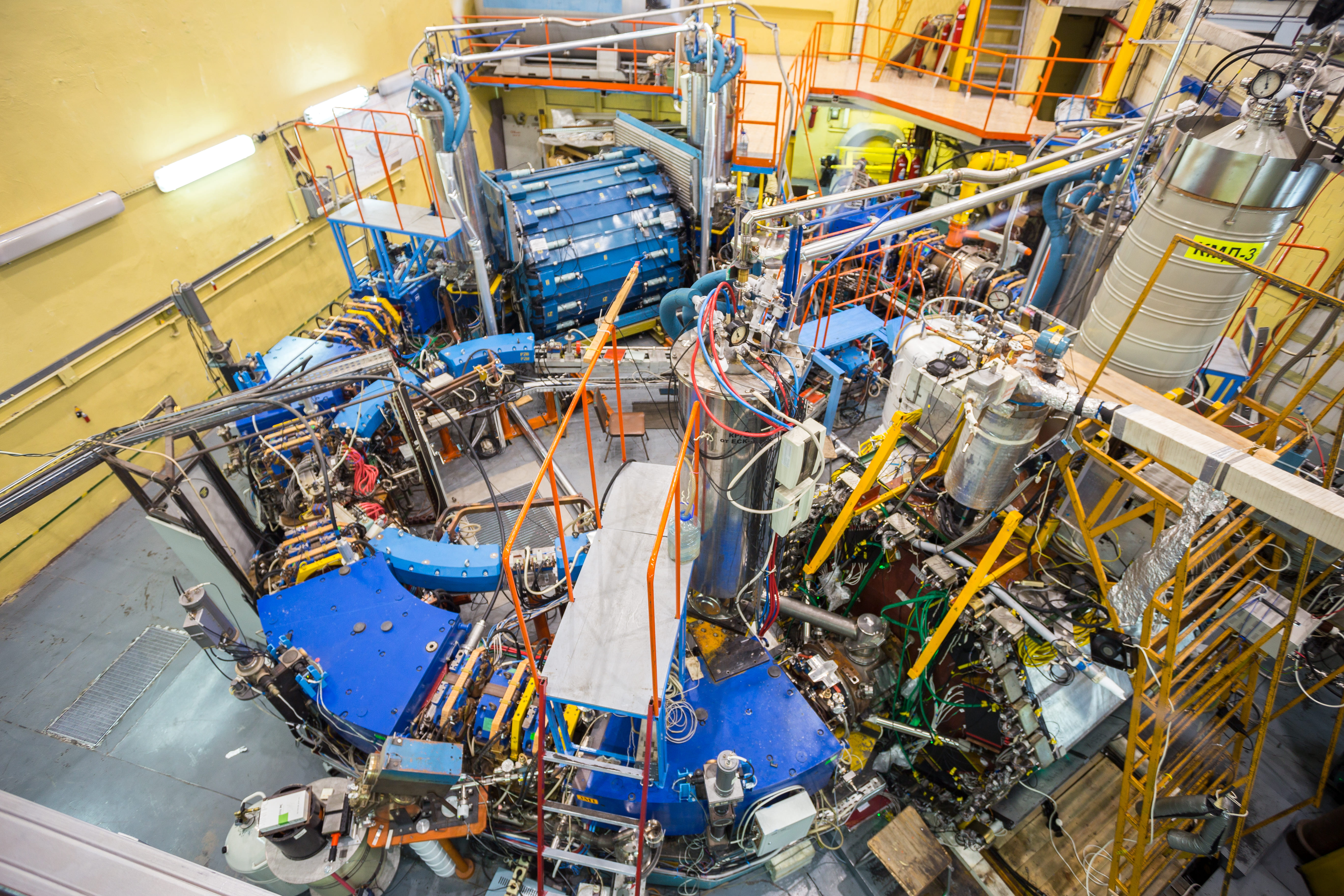 Коллайдер ВЭПП 2000 ИЯФ СО РАН. Фото Е. Бионышевой 1